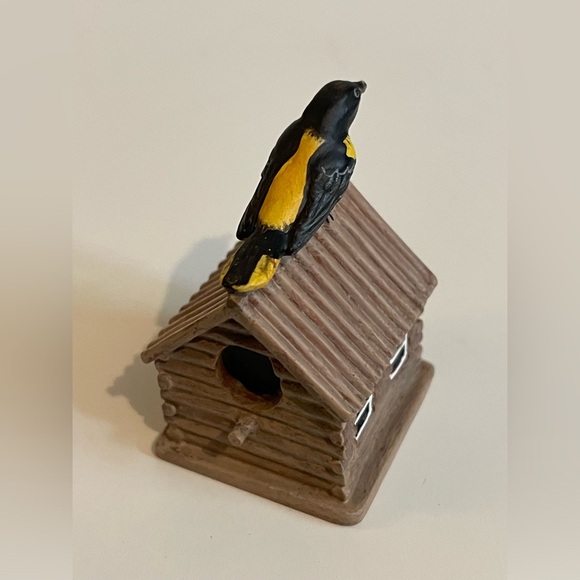 Baltimore Oriole On Log Cabin Garden Birdhouse Thimble Collection
by LENOX - Picture 5 of 7